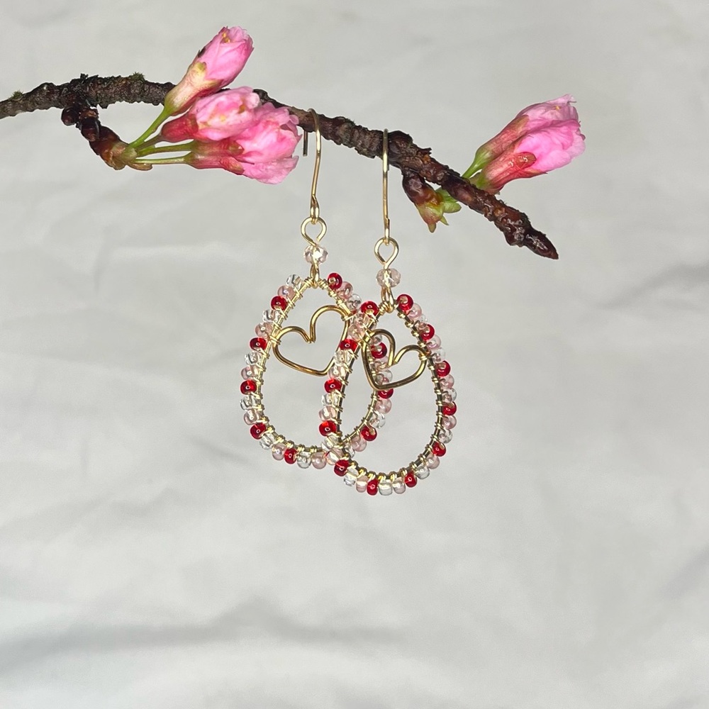Gold tone wire wrapped heart dangle earrings